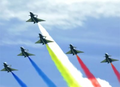 中国空军八一飞行表演队起飞 赴沙特参加国际防务展并进行飞行表演